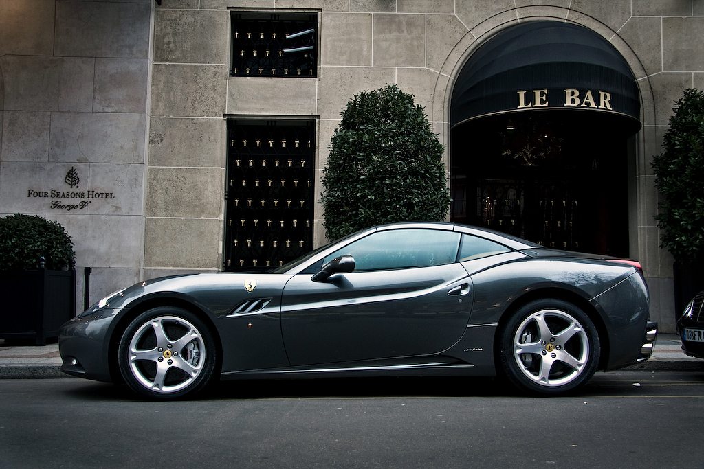 Ferrari-California-Sortwagen