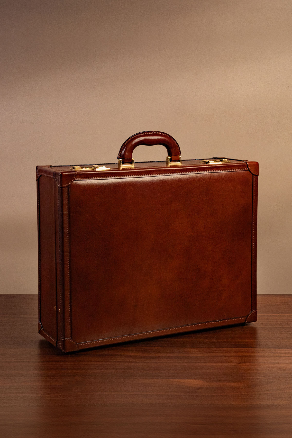 Innenraum der Buroni Aktentasche – großzügiges Hauptfach mit Schweinsvelours-Futter