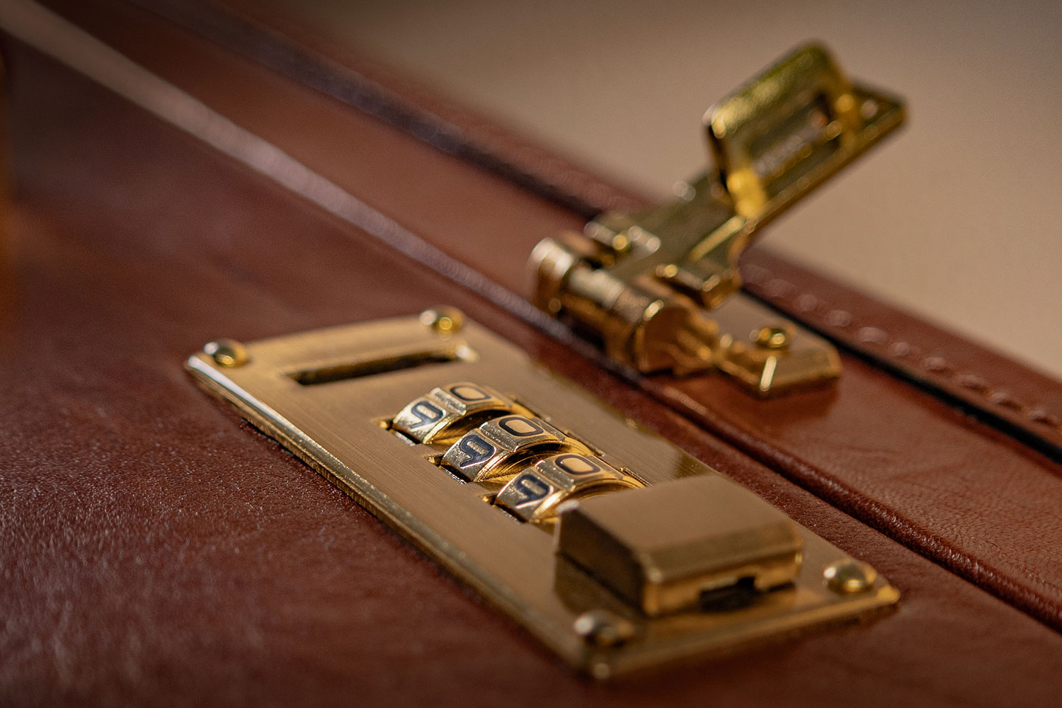 Traditioneller Leder-Tragegriff der Buroni Aktentasche, handvernäht und stabil