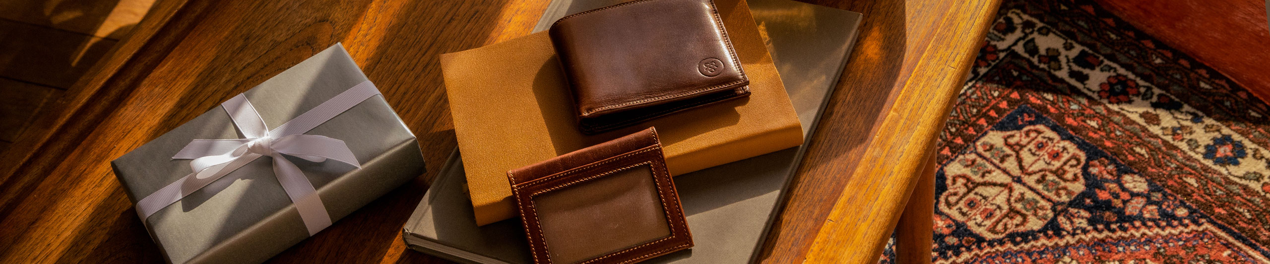 Die Asti 2-in-1 Trifold-Geldbörse aus italienischem Vollnarbenleder – Gesamtansicht